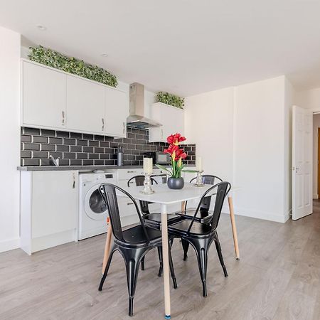 Boutique Vertigo Apartment Central Kingston/London Kingston upon Thames  Bagian luar foto