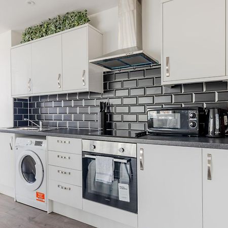 Boutique Vertigo Apartment Central Kingston/London Kingston upon Thames  Bagian luar foto